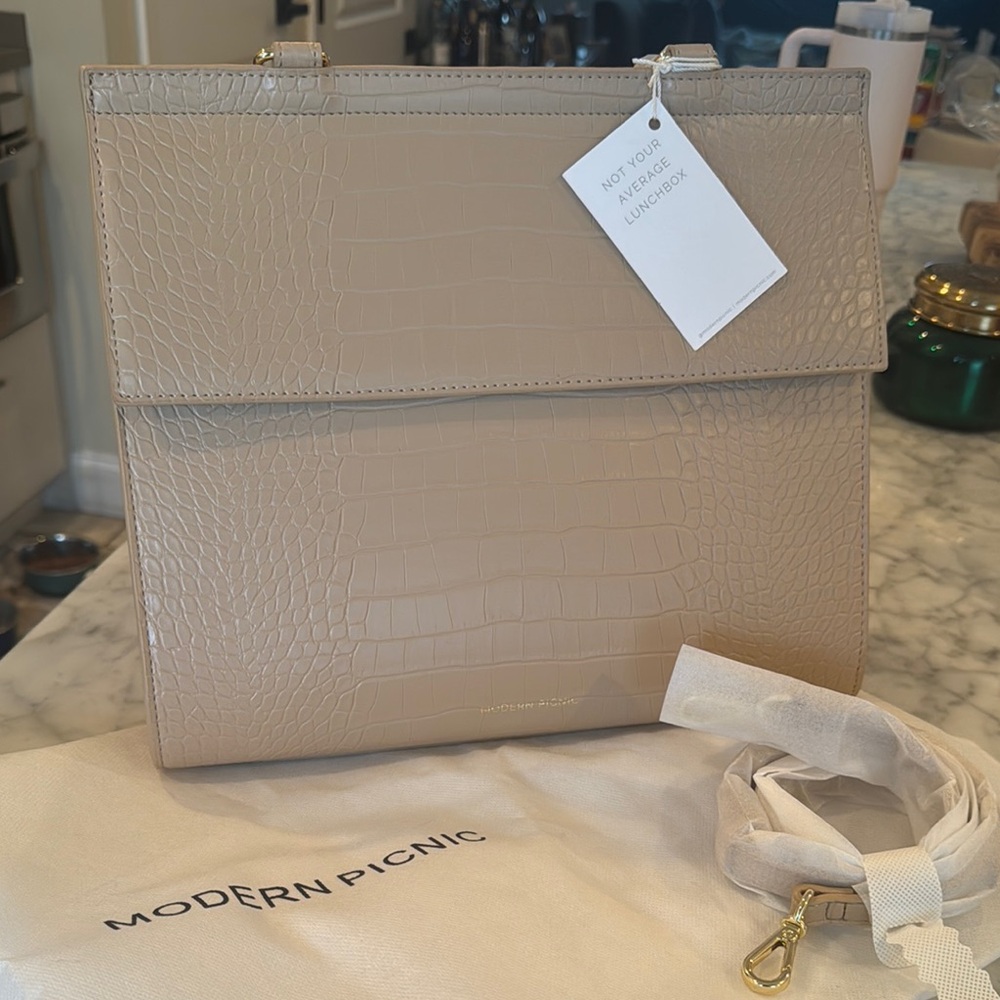 Modern Picnic Beige Croc Lunchbox